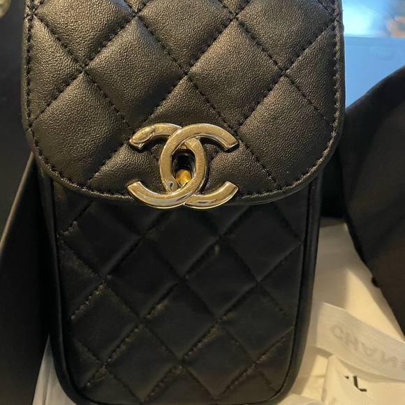 CHANEL Black Quilted Caviar Phone Holder New - Picture 3 of 10
